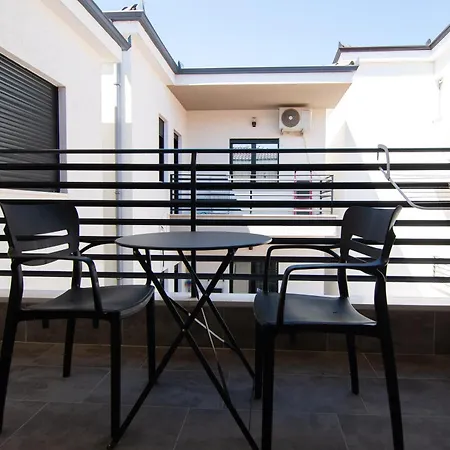 Moho Residences Downtown Korca-republika Boulevard Apartment Korce